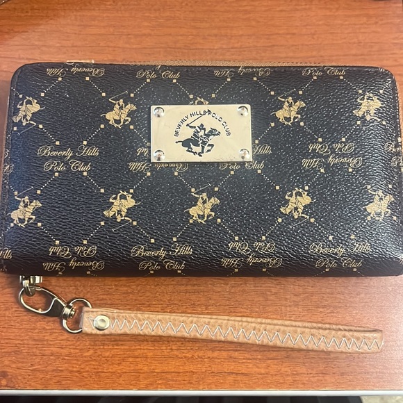 POLO CLUB PURSE AND MATCHING WALLET - Picture 3 of 7